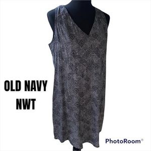 CLASSIC BLACK AND WHITE NWT DRESS 🎉🎉🎉